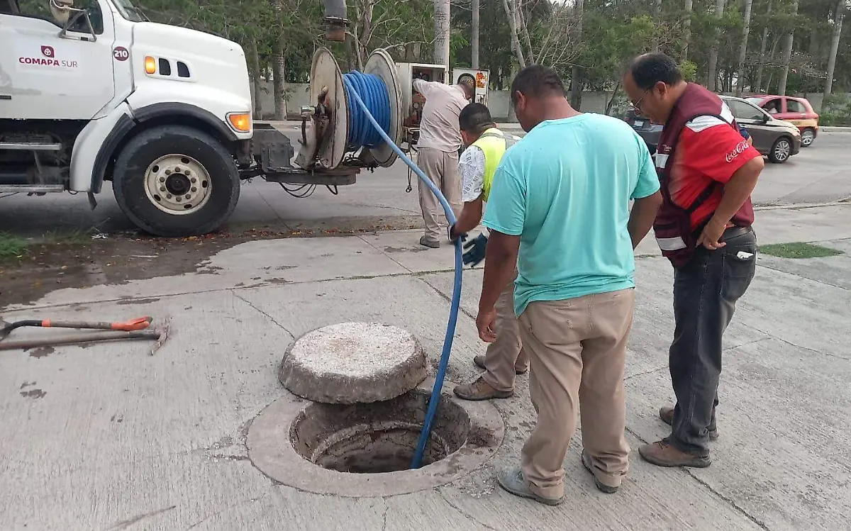 Repara Comapa fuga que afectaba a colonia de Tampico 